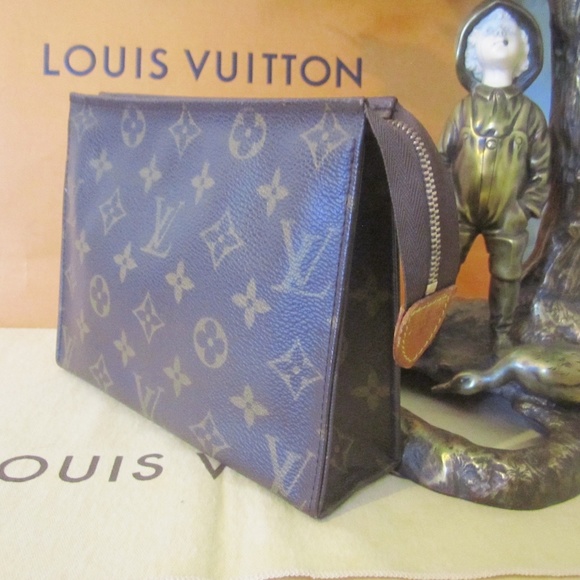 Louis Vuitton Handbags - Louis Vuitton Toiletry Accessory Clutch